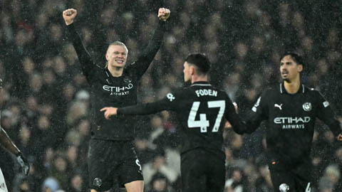 Simone Inzaghi celebrating with his Inter Milan players after beating Barcelona.