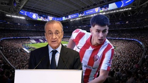 Simone Inzaghi celebrating with his Inter Milan players after beating Barcelona.