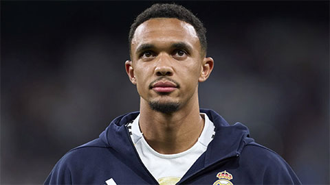 Simone Inzaghi celebrating with his Inter Milan players after beating Barcelona.