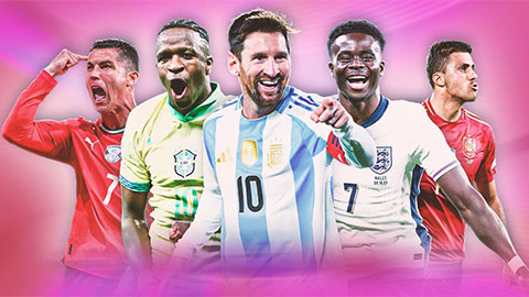 Simone Inzaghi celebrating with his Inter Milan players after beating Barcelona.