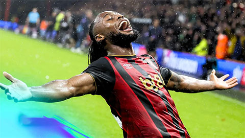 Simone Inzaghi celebrating with his Inter Milan players after beating Barcelona.