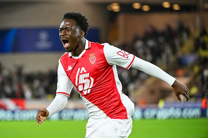 Soungoutou Magassa đá trung vệ khi mới lên đá đội 1 của Monaco