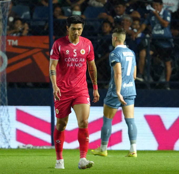 Đoàn Văn Hậu trở lại đáng khen ngợi - Ảnh: CLB Công an Hà Nội 