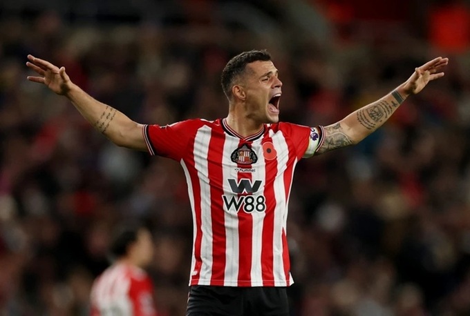 Xhaka đang hồi sinh trong màu áo Sunderland