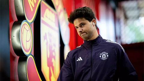 Bật mí con số bí ẩn trên găng tay của Senne Lammens