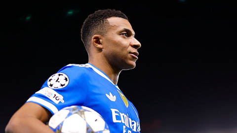 Simone Inzaghi celebrating with his Inter Milan players after beating Barcelona.