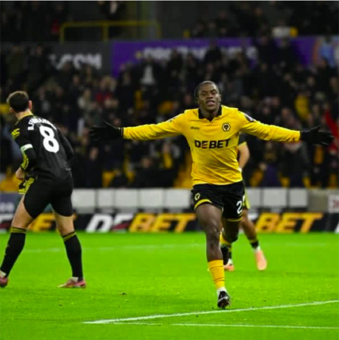 Cầu thủ Wolves ăn mừng bàn thắng