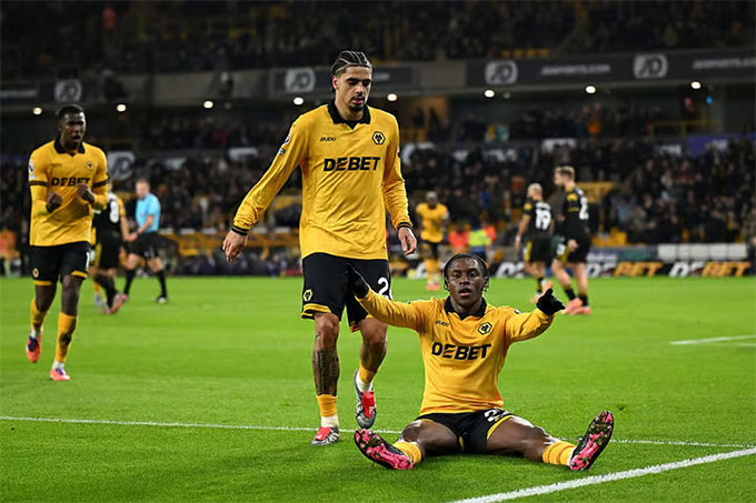 MU là đội bóng đầu tiên mà Wolves ghi bàn sau 5 trận tịt ngòi