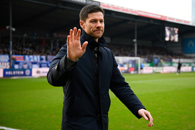  Xabi Alonso đối mặt áp lực tại Real