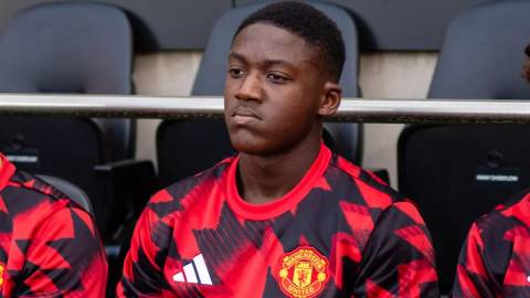 Simone Inzaghi celebrating with his Inter Milan players after beating Barcelona.