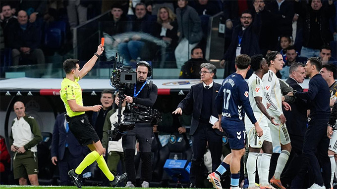 Real Madrid tê liệt hoàn toàn vị trí hậu vệ trái