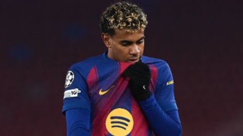 Simone Inzaghi celebrating with his Inter Milan players after beating Barcelona.