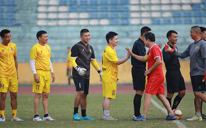 Phó Chủ tịch Tập đoàn T&T, Chủ tịch CLB Hà Nội Đỗ Vinh Quang (thứ 4 từ trái sang) tham dự giải bóng đá “Lão tướng Giải phóng Thủ đô 2024”.
