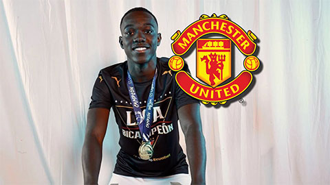 Simone Inzaghi celebrating with his Inter Milan players after beating Barcelona.