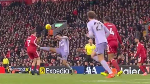 Simone Inzaghi celebrating with his Inter Milan players after beating Barcelona.