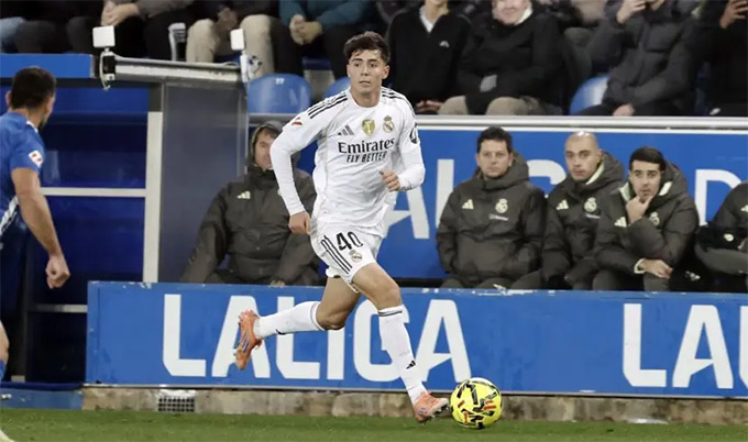 Valdepenas lần đầu tiên được đá chính cho Real