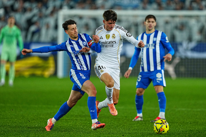 Cầu thủ 19 tuổi thi đấu chững chạc trước chủ nhà Alaves