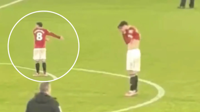 Bruno liên tục vung tay sau khi trọng T nổi còi kết thúc trận đấu