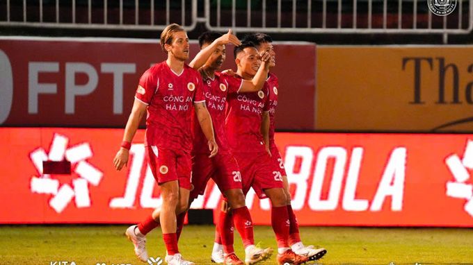 Phan Văn Đức ghi bàn cho CAHN sau thời gian dài tịt ngòi. Ảnh - CAHN