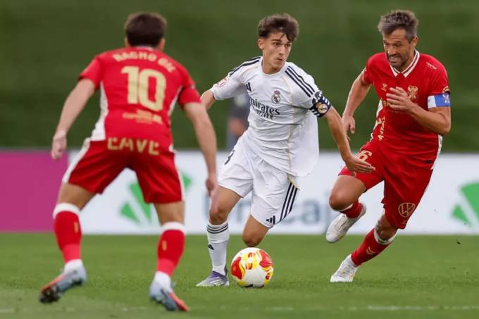 Mnauel Angel là đội trưởng và đang chơi rất hay trong màu áo Real Madrid Castilla