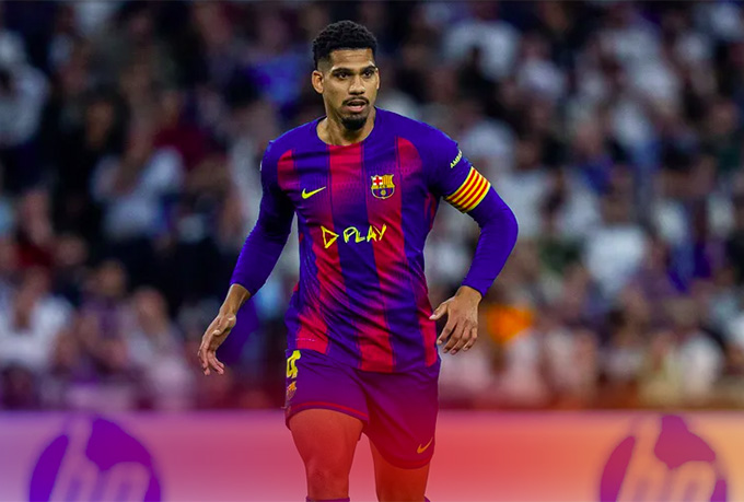 Anh từng bị chỉ trích gay gắt sau khi bị đuổi ở phút thứ 44 trong trận Barca thua thảm Chelsea 0-3 tại Champions League