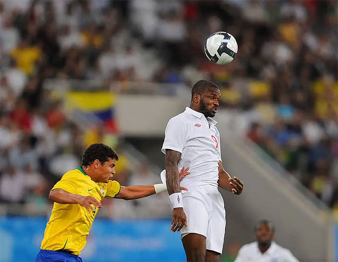 Bent đã có dịp đối đầu Silva ở cấp độ ĐTQG