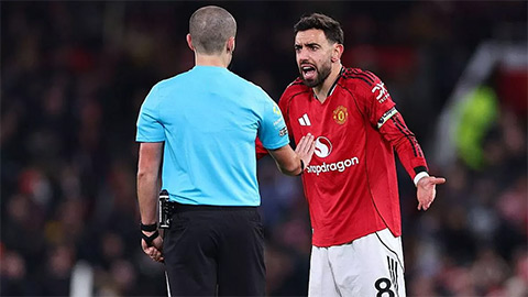 MU yêu cầu gặp riêng trọng tài