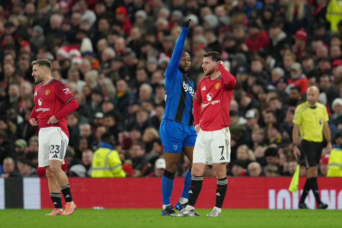 Antoine Semenyo (áo xanh) chơi rất hay trong trận hòa 4-4 với MU mới đây