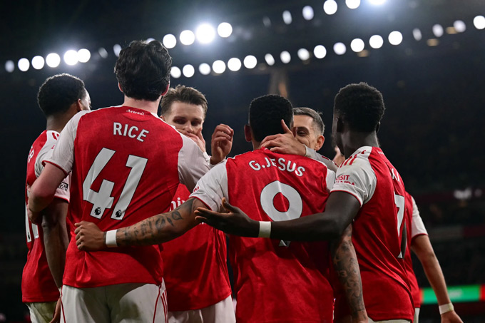 Arsenal đang chịu áp lực rất lớn ở cuộc đua vô địch