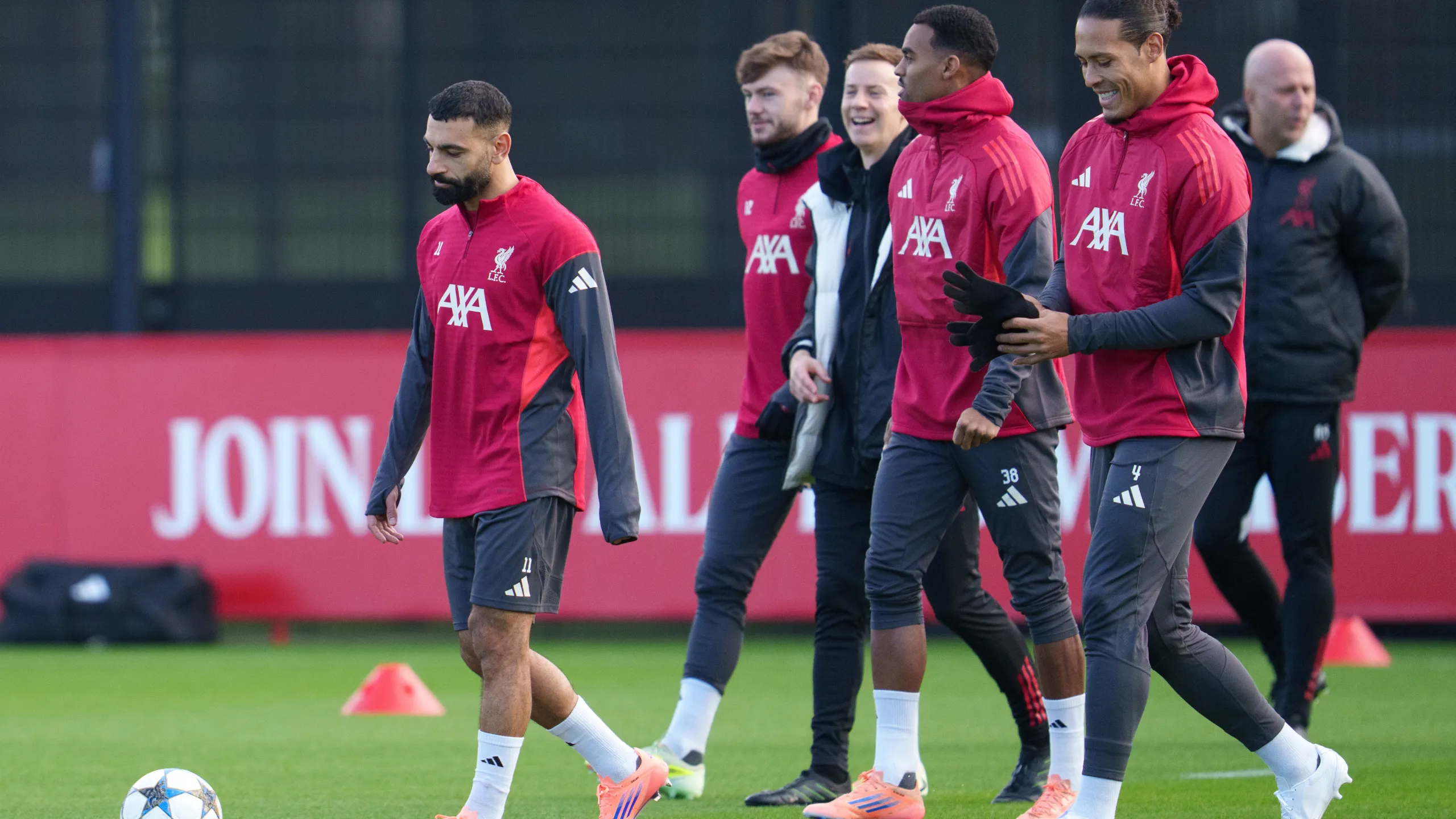 Các cầu thủ Liverpool và HLV Slot đều hiểu cho hành động của Salah