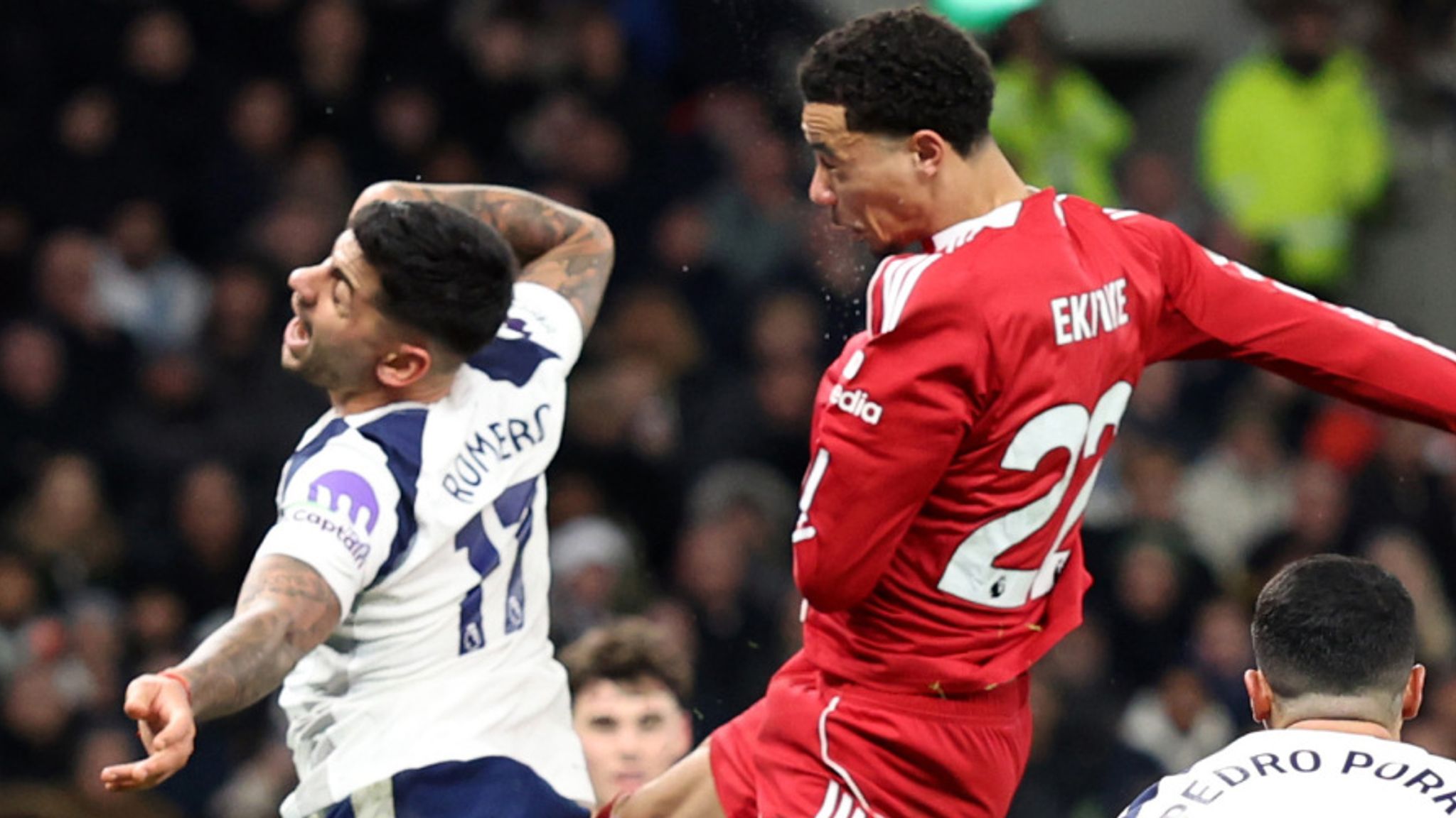 Bàn thắng của Ekitike là một pha đánh đầu đẹp mắt 