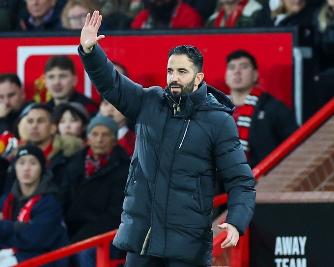 HLV Ruben Amorim của MU không còn trung thành tuyệt đối với sơ đồ 3-4-2-1