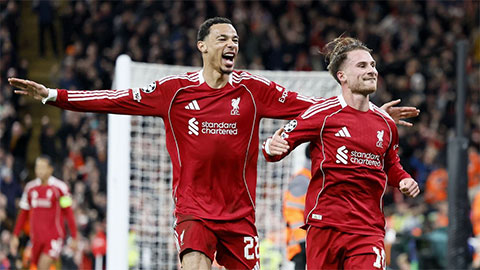 Simone Inzaghi celebrating with his Inter Milan players after beating Barcelona.