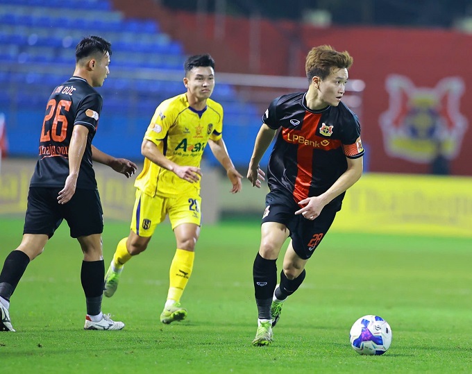 Tiền vệ Hoàng Đức đang có một mùa giải với phong độ ổn định