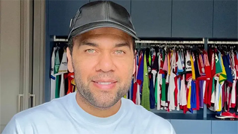 Dani Alves ra tù, mua đội bóng Bồ Đào Nha và tái xuất sân cỏ ở tuổi 42