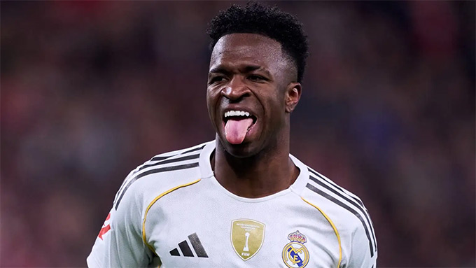 Vinicius bị khán giả trên sân Bernabeu la ó ở trận thắng Sevilla