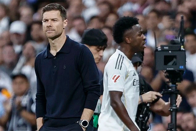 Fan Real Madrid ủng hộ Xabi Alonso