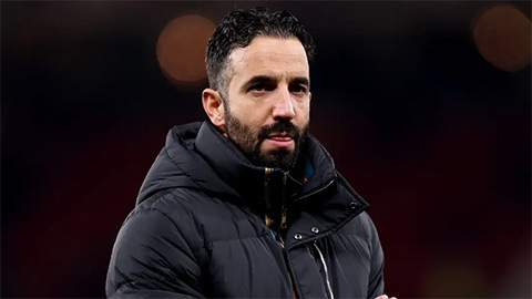 Simone Inzaghi celebrating with his Inter Milan players after beating Barcelona.