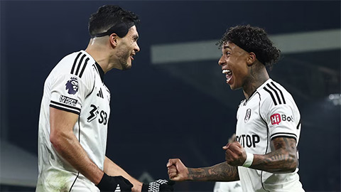 Simone Inzaghi celebrating with his Inter Milan players after beating Barcelona.