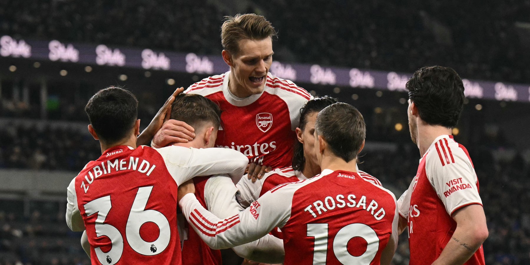 Đây là lần thứ năm trong lịch sử Premier League, Arsenal dẫn đầu BXH vào dịp Giáng sinh