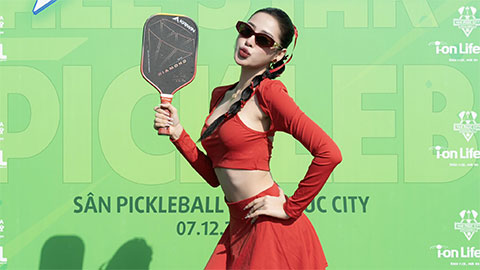 Hoa hậu Hồng Vy nóng bỏng 'thiêu đốt' sân pickleball