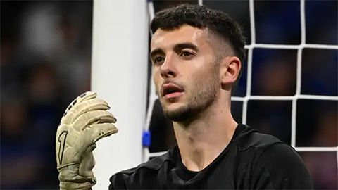 Simone Inzaghi celebrating with his Inter Milan players after beating Barcelona.
