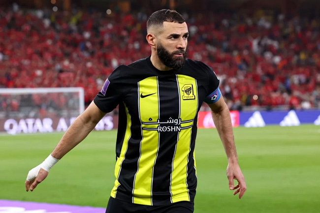 Benzema giúp Al Ittihad đánh bại Nasaf Qarshi