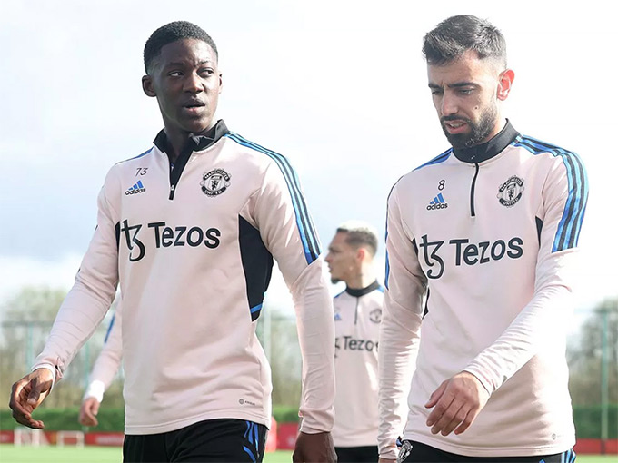 Bruno chỉ có thể trở lại vào cuối tháng 1, trong khi Mainoo tái xuất sau dịp nghỉ lễ