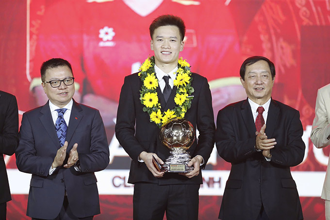 Hoàng Đức giành Quả bóng vàng Việt Nam thứ 3 trong sự nghiệp