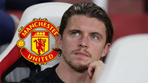 Simone Inzaghi celebrating with his Inter Milan players after beating Barcelona.