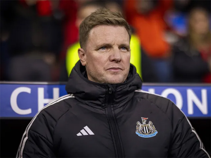 ... lẫn Eddie Howe đều gặp khó khăn về lực lượng và phong độ thiếu ổn định của đội nhà