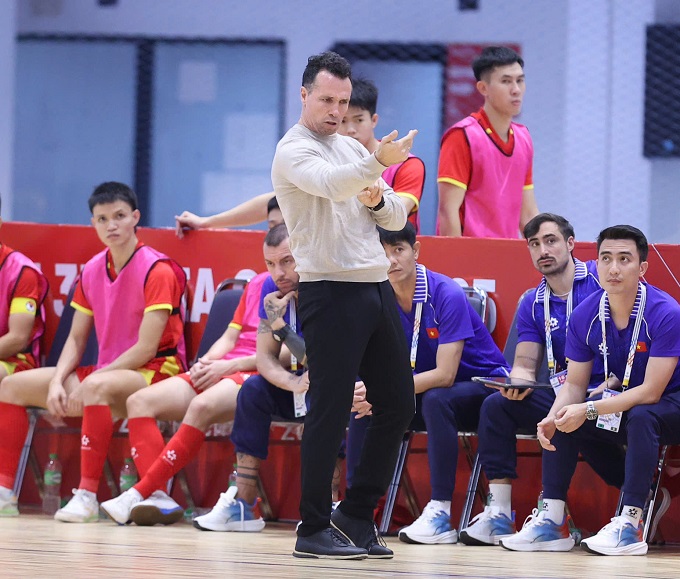 HLV Diego Giustozzi có những điều chỉnh nhân sự so với SEA Games 33. Ảnh: Đức Cường 