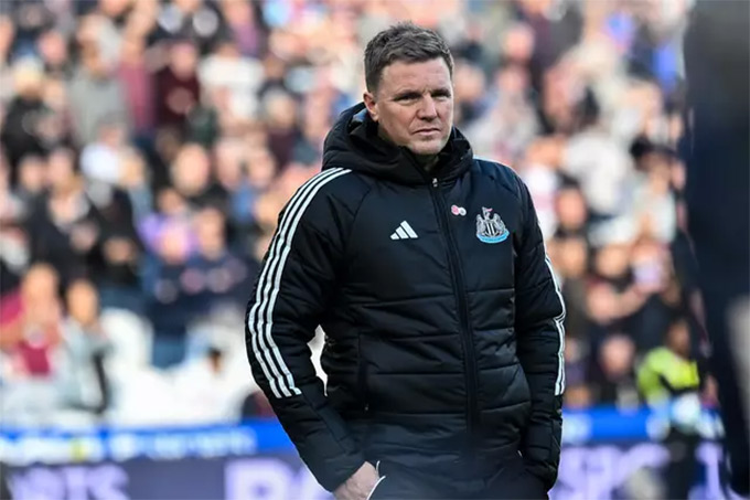 BLĐ Newcastle vẫn tin tưởng Howe, nhưng kết quả thiếu ổn định có thể sẽ khiến ông trả giá