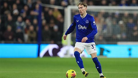 Simone Inzaghi celebrating with his Inter Milan players after beating Barcelona.